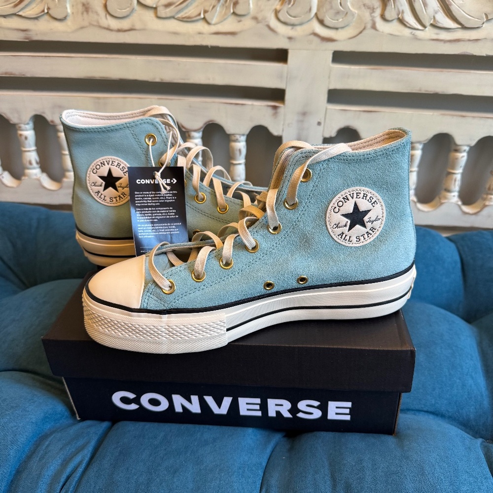 Chuck Taylor All Star Lift Platform Suede - Pool Blue Size 8.5 NWT!